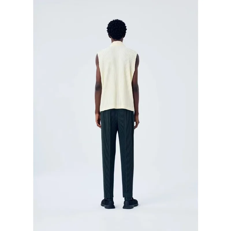 Miyake Pleated Undershirt Men's 2025 Spring Summer New Fold Casual Collar Sleeveless Tops Commuter Fashion Solid Pleat T-shirt