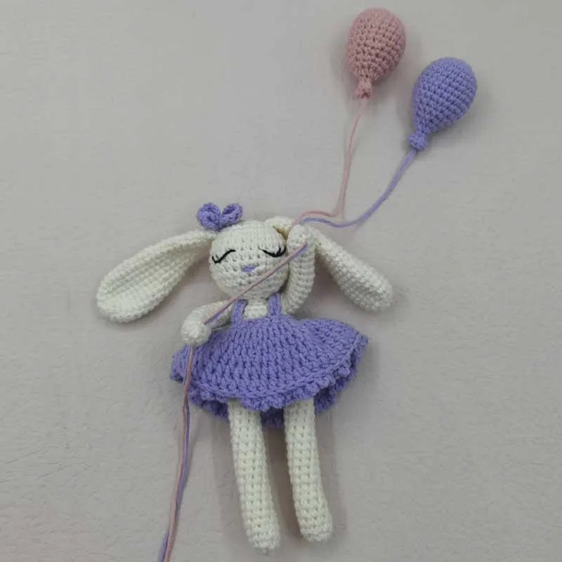 Jouet en peluche lapin au crochet fait à la main avec ballon, décoration de la maison et de la chambre des enfants, cadeaux d\'anniversaire, 15cm