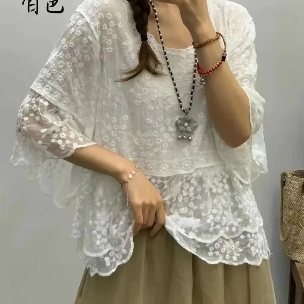 Women Vintage Embroidery Lace Trim T-Shirt Oversized Round Neck Pullover Cotton Loose Fit Flattering Daily Casual Comfy Summer