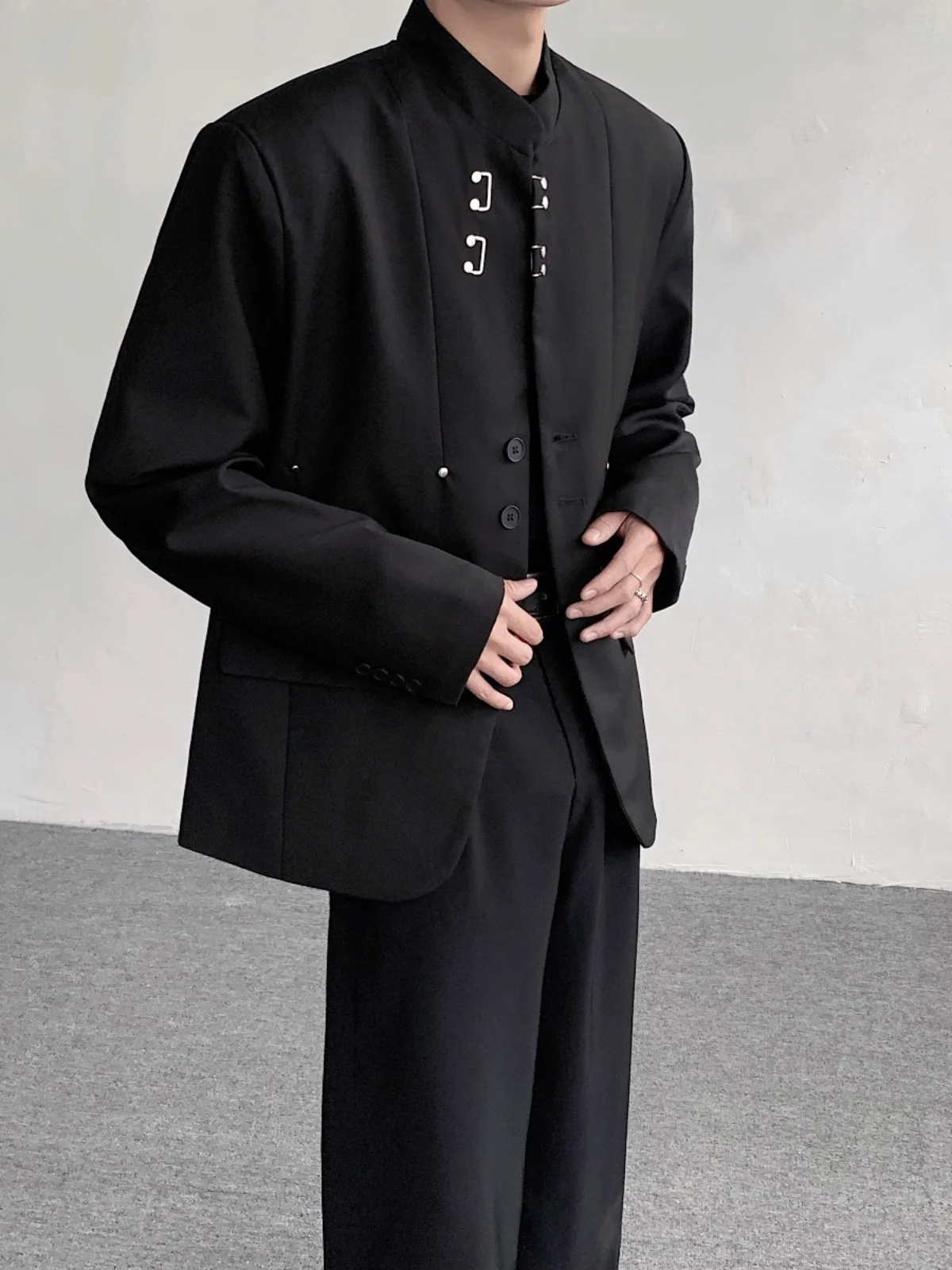

New Chinese Sle Metal Hook Collar Men's Jaet Bla oulder Padded Casual High-End Feelings Long Sve Youth Faion