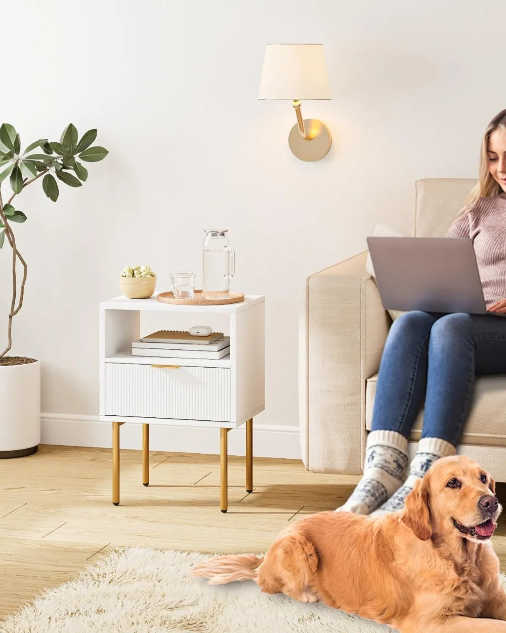 منضدة بيضاء حديثة بإطار ذهبي ودرج ورف لتخزين غرفة النوم وغرفة المعيشة