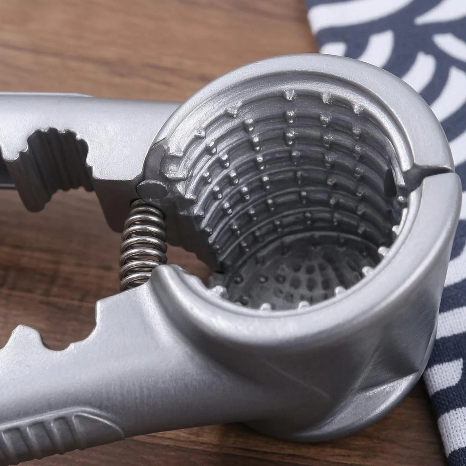 Picture 3: Plier Nutcracker Anti-Slip Coil Nutcracker Hazelnut Splitter Textured Handles Kitchen Tool Ergonomic Grip