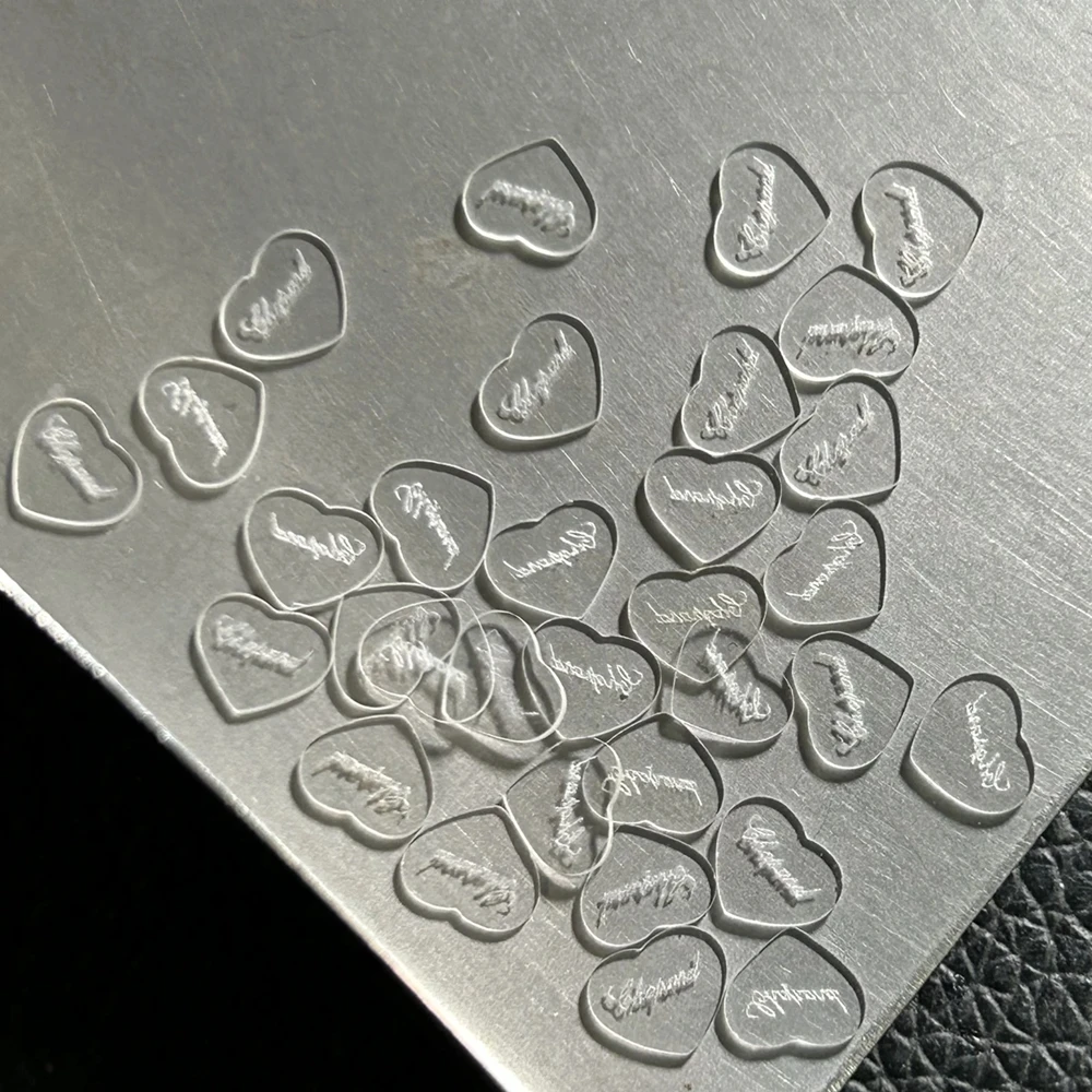 

Customized Laser Logo 5x6x0.7mm Heart Shape Double Flat Coins White Sapphire Glass