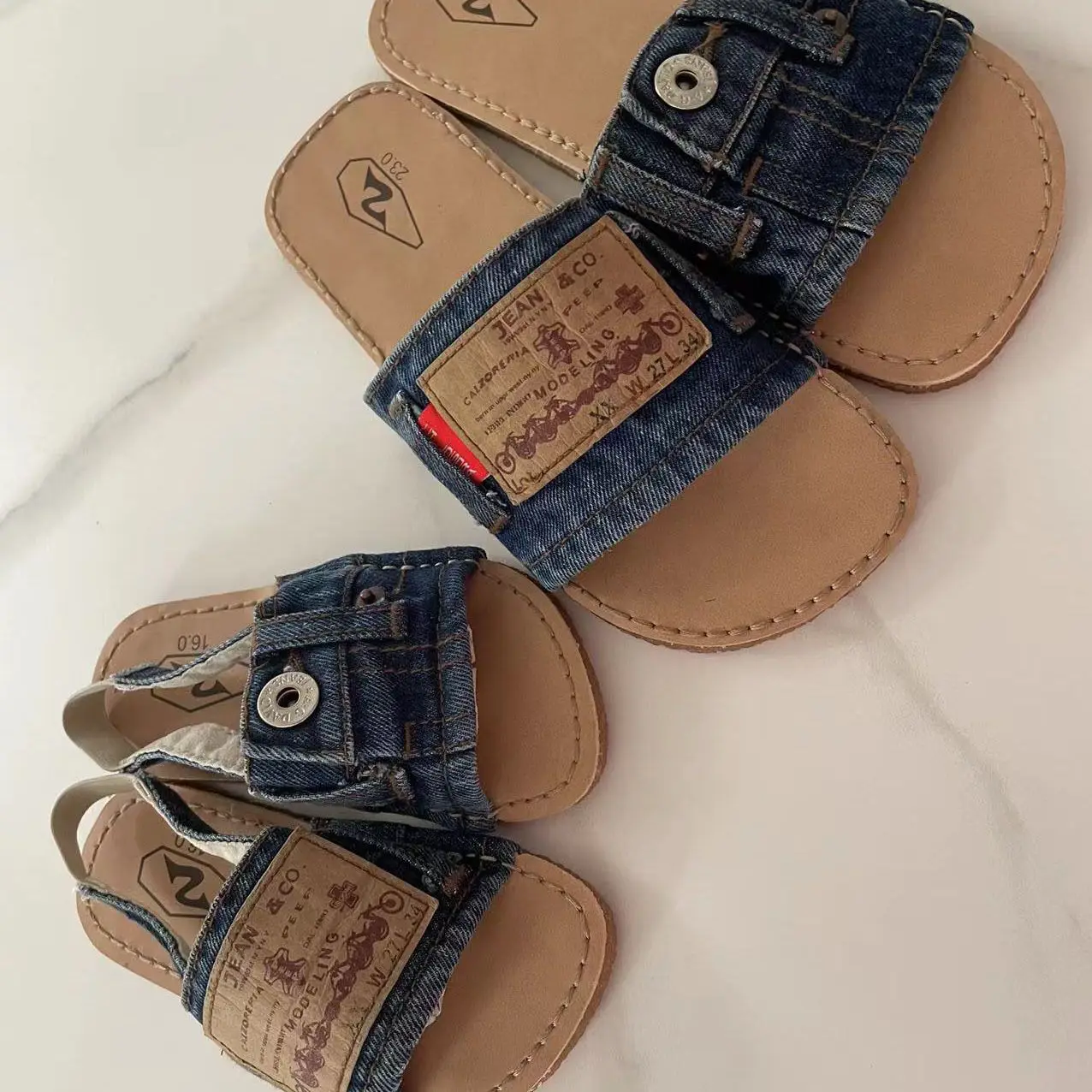 Summer Boys and Girls Sandals 2024 Summer New Oxford Flat Bottom Fashion Denim Upper Anti Slip Comfortable Children's Sandals