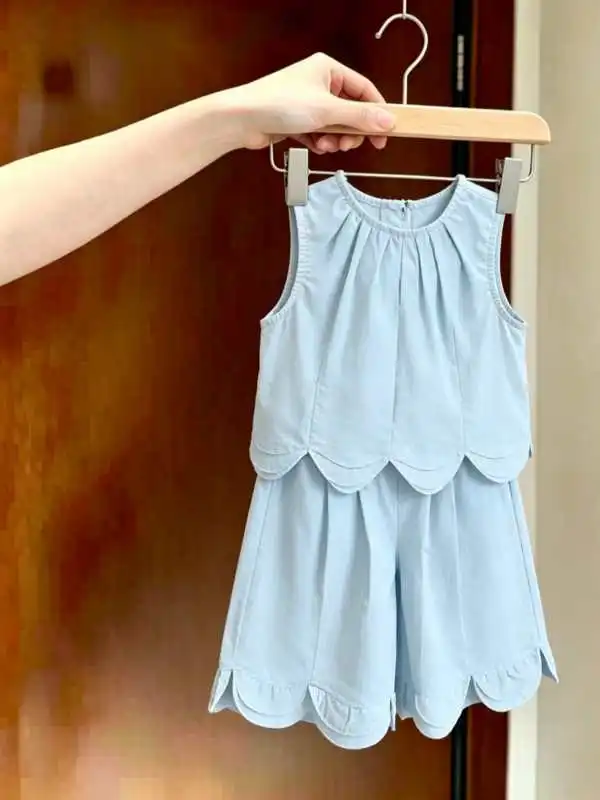

Girls Summer Casual Sleeveless Petal Set Fashionable Children's Outfit Lightweight Cotton Two-Piece Ensemble High Waist Shorts