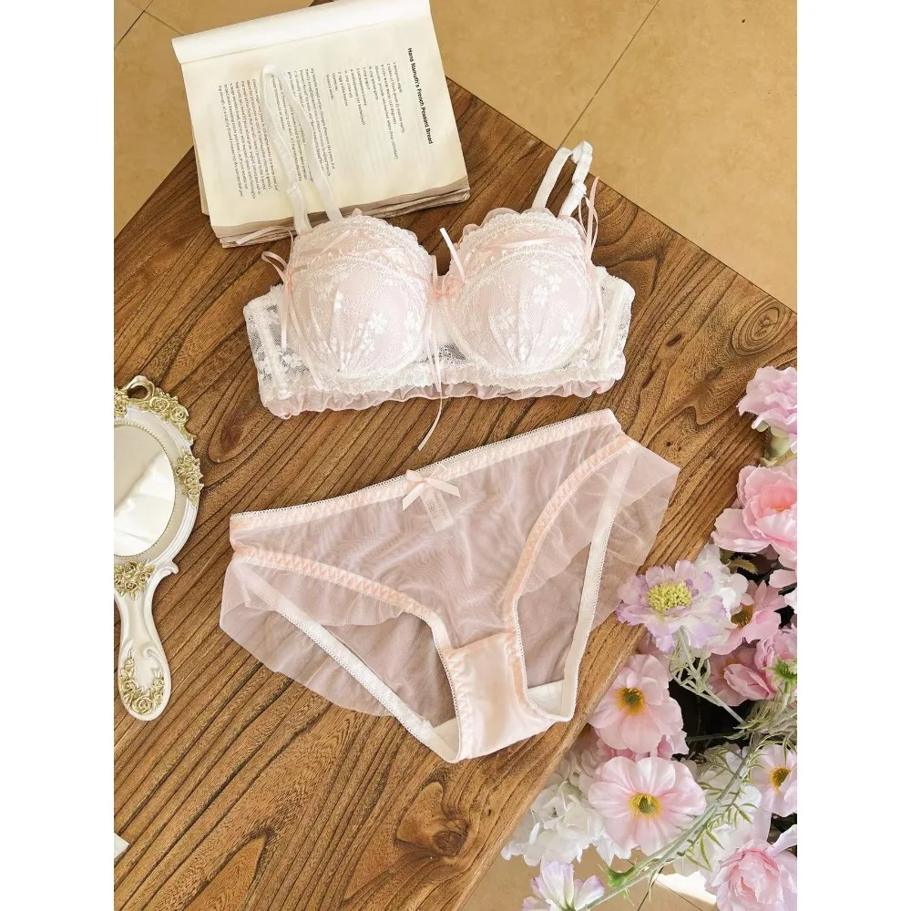 セクシーな Japanese Sweet Style Lolita Lace Underwear Set Kawaii Wireless Padded Bra Small Bust Support Girls Lingerie 32-38 Delicate