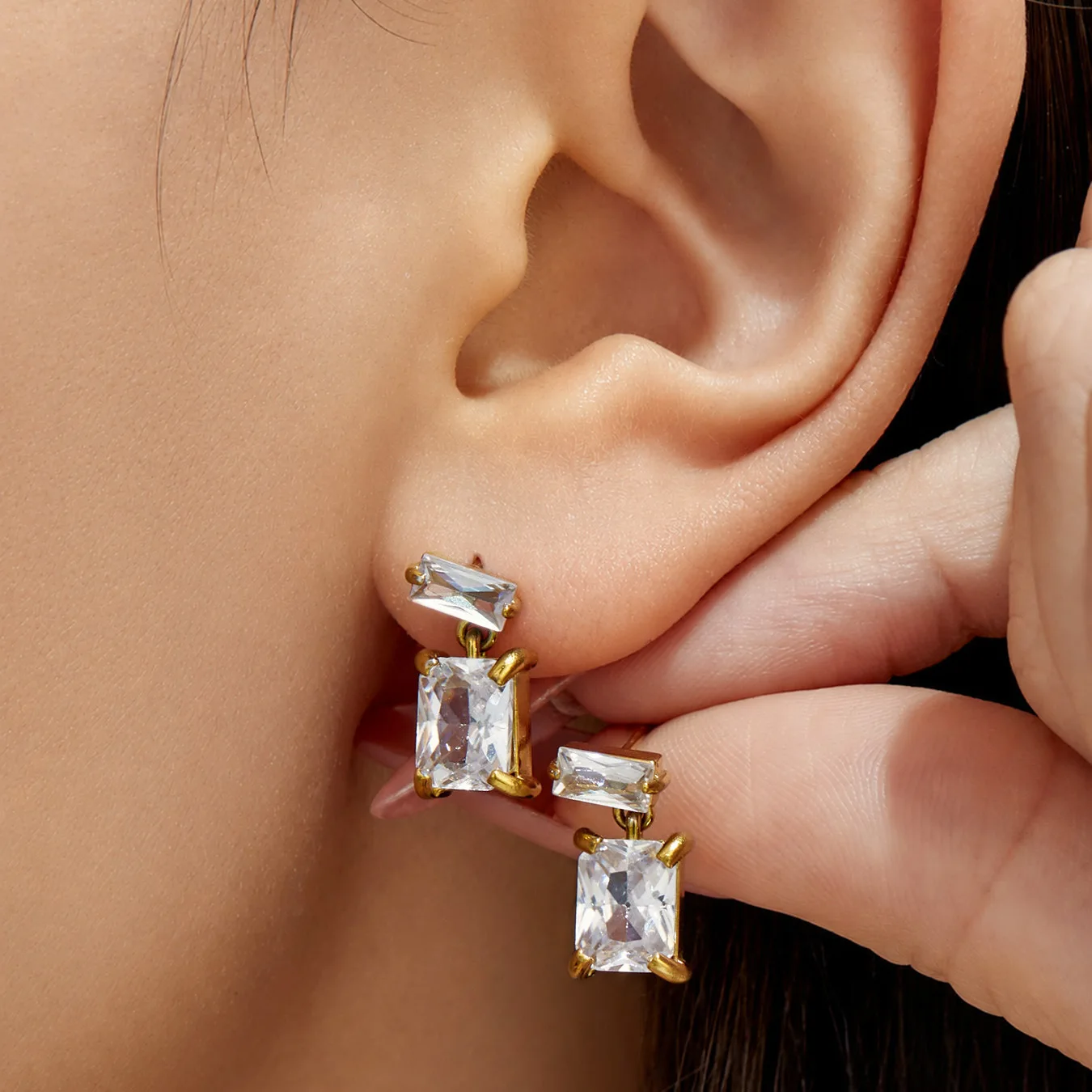Glänzende farbige Glasohrringe, Doppelstein-Tropfenohrringe, Edelstahl-Hängeohrringe, 18K vergoldete Anhängerohrringe für Frauen – Detail 4