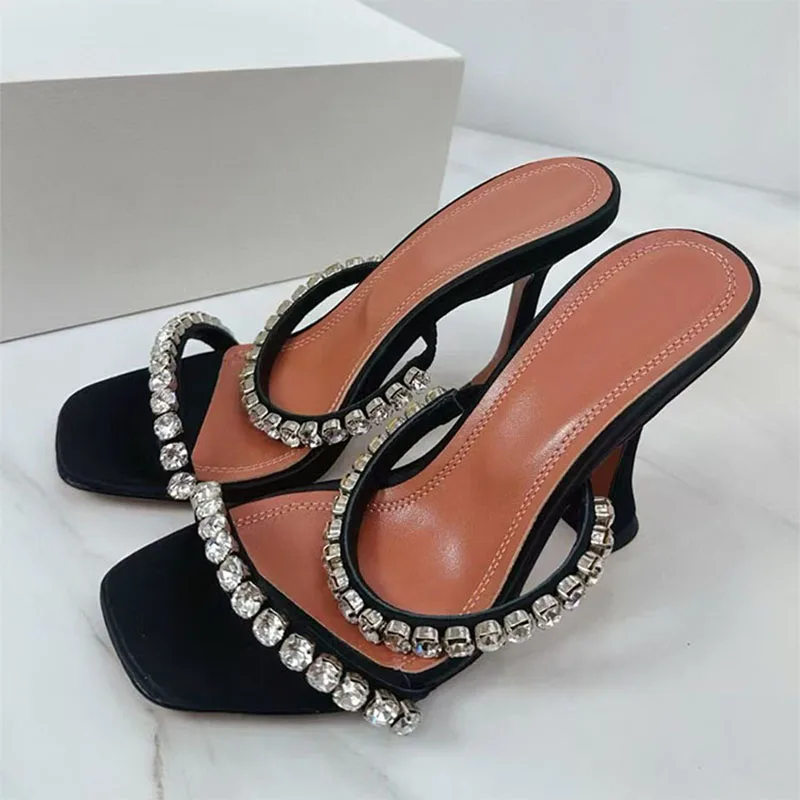 

Летние тапочки на высоком каблуке, женские роскошные вечерние туфли с кристаллами, женские шлепанцы с квадратным открытым носком, сексуальные современные женские сандалии на каблуке с чашкой