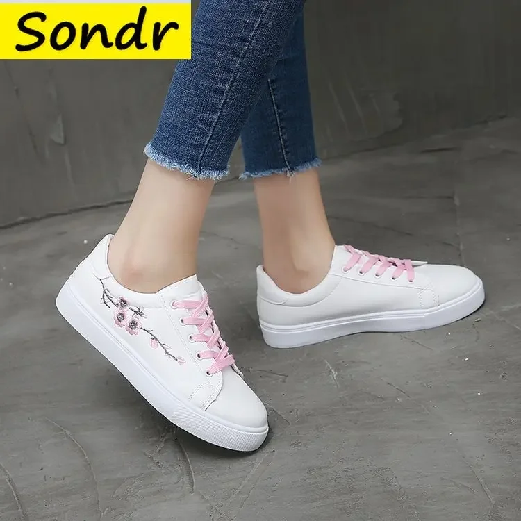 Women Casual Shoes New Spring Woman Shoes Fashion White Sneakers Breathable Lace-Up Women Sneakers Platform Flats Shoes