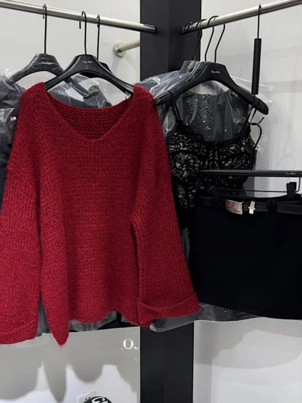 

Elegant Red V-Neck Sweater Women's Fashionable Knitted Top Christmas New Year Atmosphere Spring Design Unique Style Commute Wind