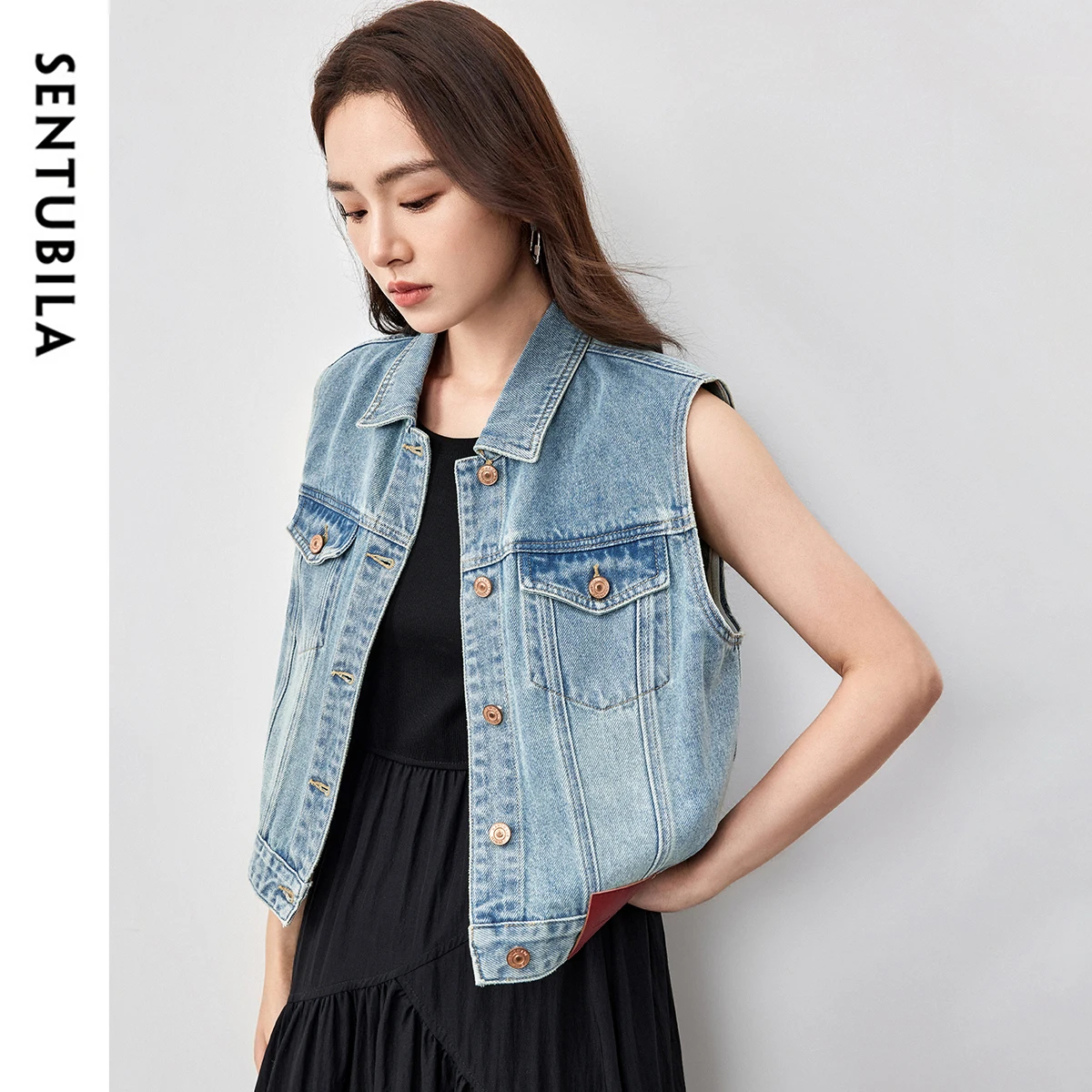 SENTUBILA سترات الدنيم القطنية معاطف النساء 2025 الربيع الصيف عادية رفض طوق بلا أكمام زر ملابس خارجية قصيرة W51J58816