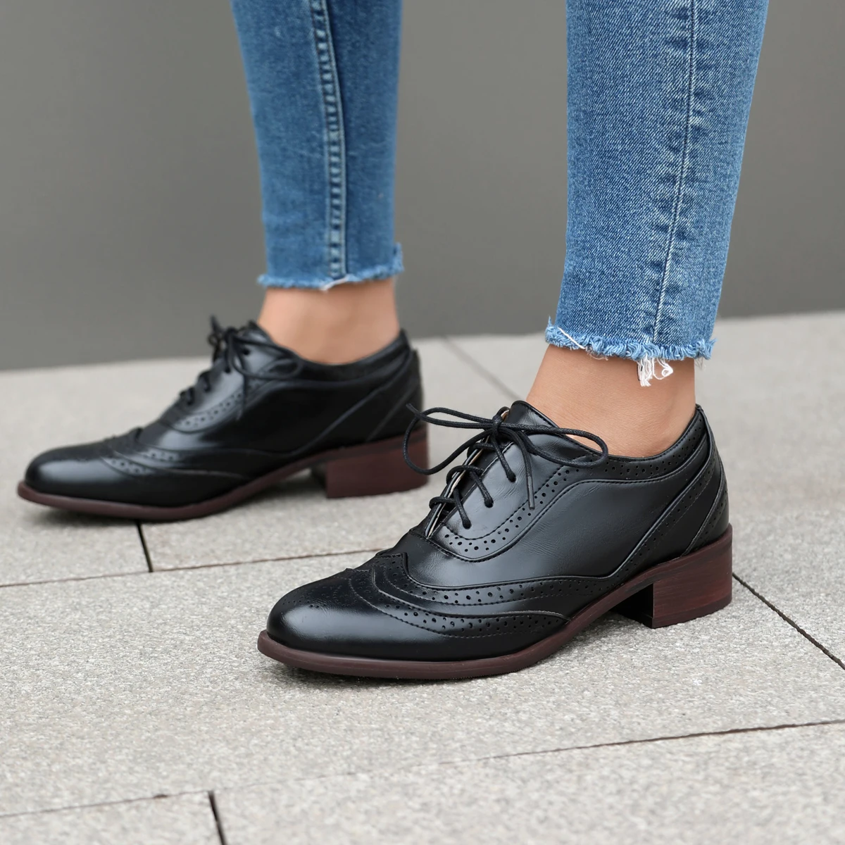 2024 nuove scarpe da donna primaverili e autunnali, grandi dimensioni 36-46 lunghezze dei piedi di mocassini impiombati da 23-28cm Retro Lace up