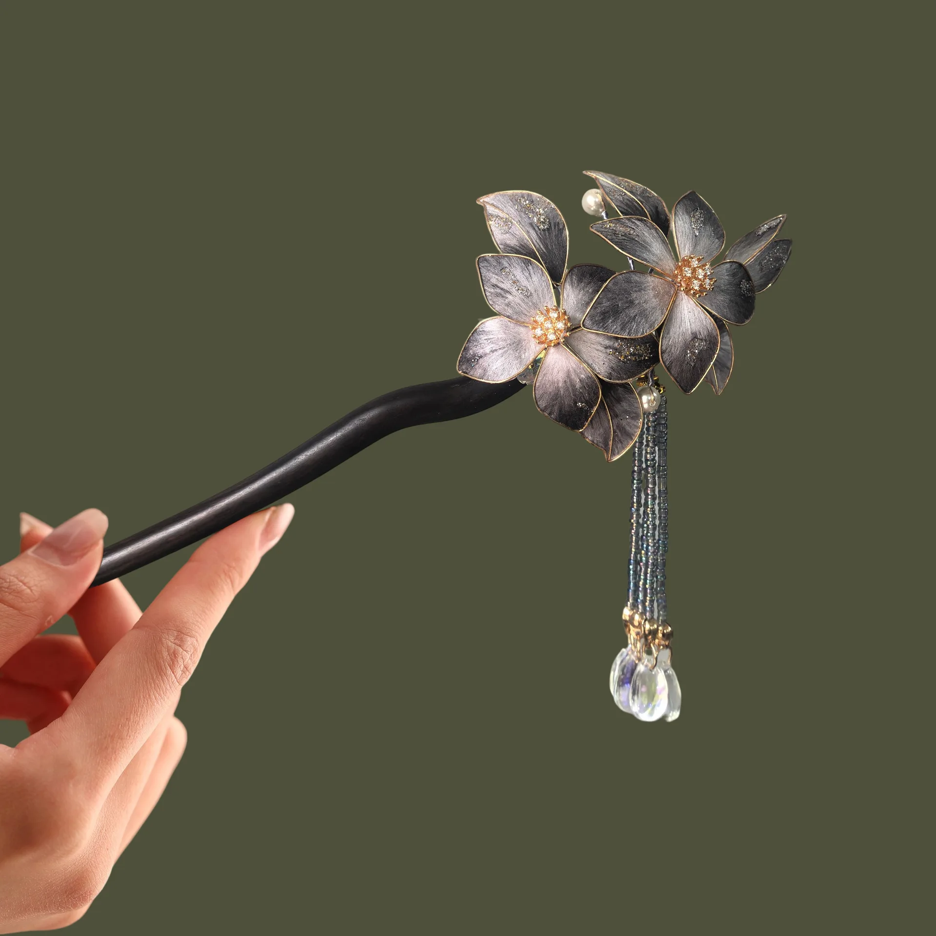 

Handcrafted Velvet Flower-encrusted Sandalwood Hair Hairpin Imitating A Piece Of Jade, A Daily Coiled Hair Hairpin And Hair Acce