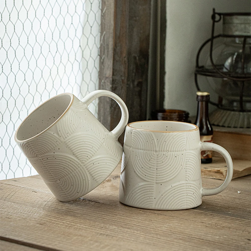 

Керамическая кружка с рельефным круглым узором, винтажная однотонная керамическая чашка с деревянной крышкой, набор ложек, классический дизайн, посуда для домашнего офиса
