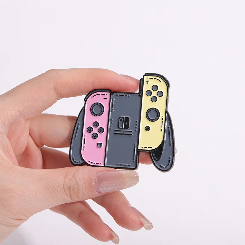 Creative Color Game Machine Enamel Brooch Retro Fun Lapel Pin Backpack Badge Jewelry Accessories Gift For Friends