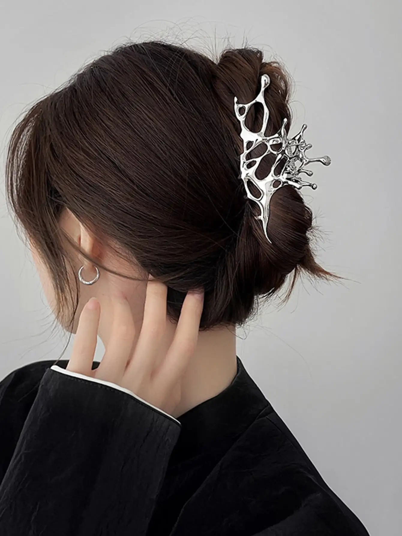 

1pc Women Hollow Out Asymmetric Design Fashionable Hair Claw For Hair Decoration Street Skull Skeleton Claw Clips Hair Clips Hair Jaw Clip Hair Clamps Hair Clutch Hair Catcher Clip