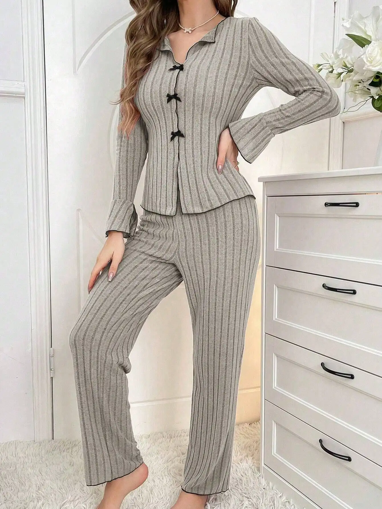 2-piece women's autumn and winter pajama set with lapel and bow, fashionable and sexy home wear set for women
