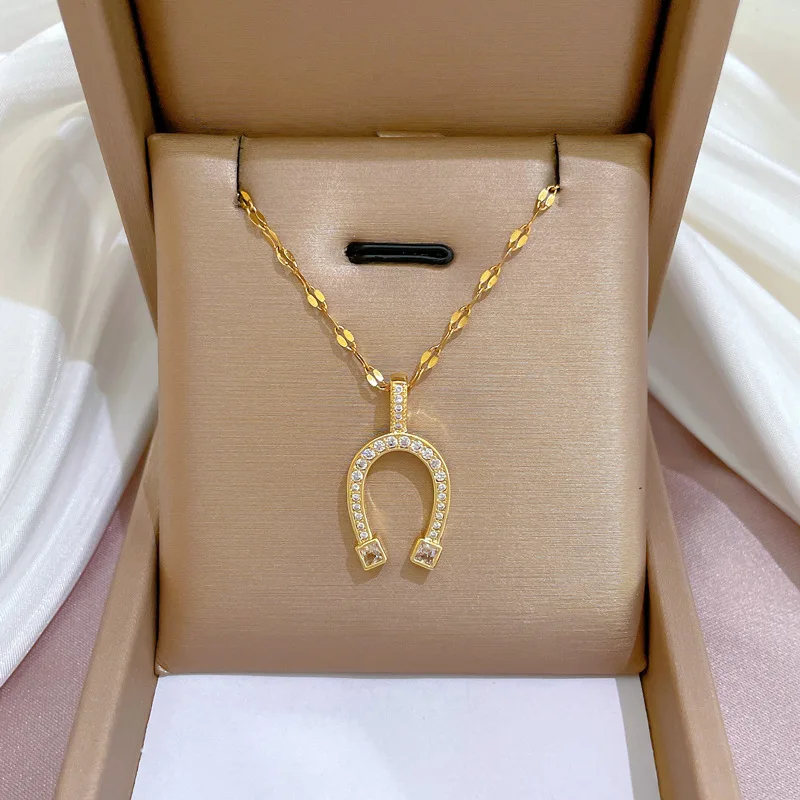 Fashion cute niche horseshoe necklace retro personality design wild collarbone chain pendant for lucky girl gift