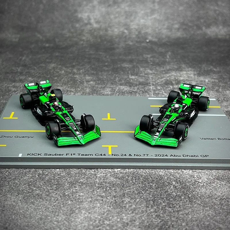 1:64 Sauber C44 F1 2024ABU Dhabi Grand Prix Zhou Guan Yu Bottas مجموعة سيارة مزدوجة سبيكة نموذج محاكاة مصغر ، ديكور للكبار #2
