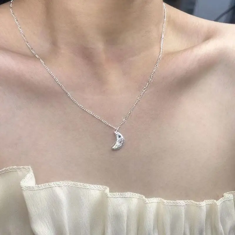 2025 Korean Silver Color Croissant Pendant Necklaces For Women Girls Fashion Creative Clavicle Chain Charm Necklace Jewelry