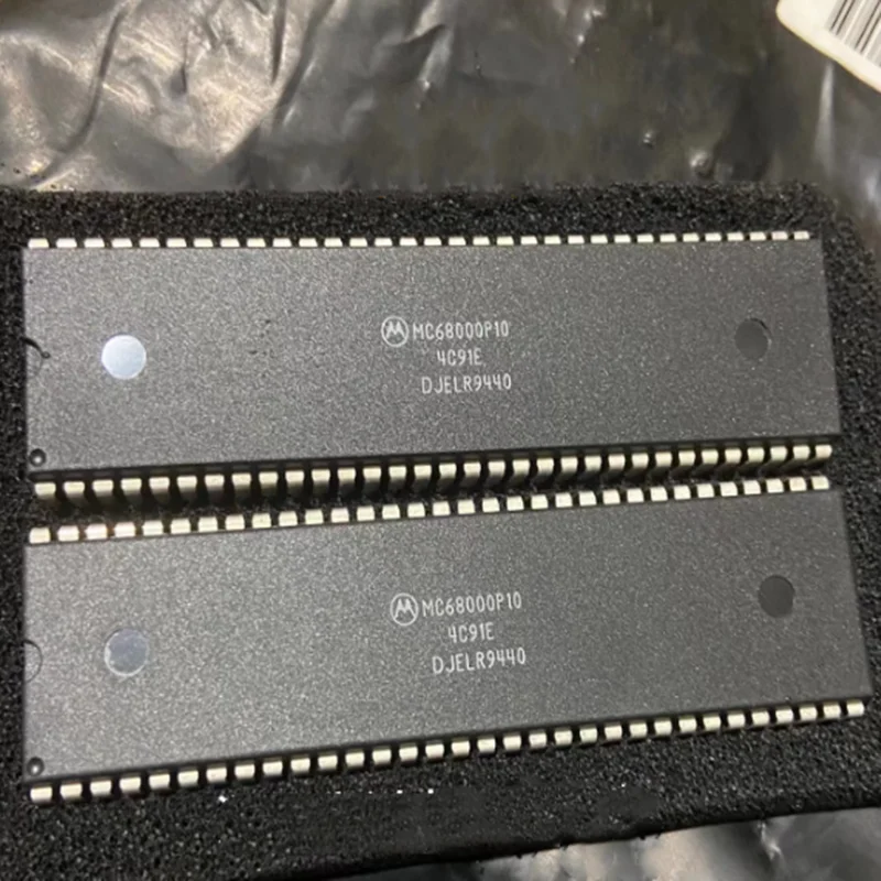 MC68000P10 NEW Original Genuine Chip Packing 64-DIP