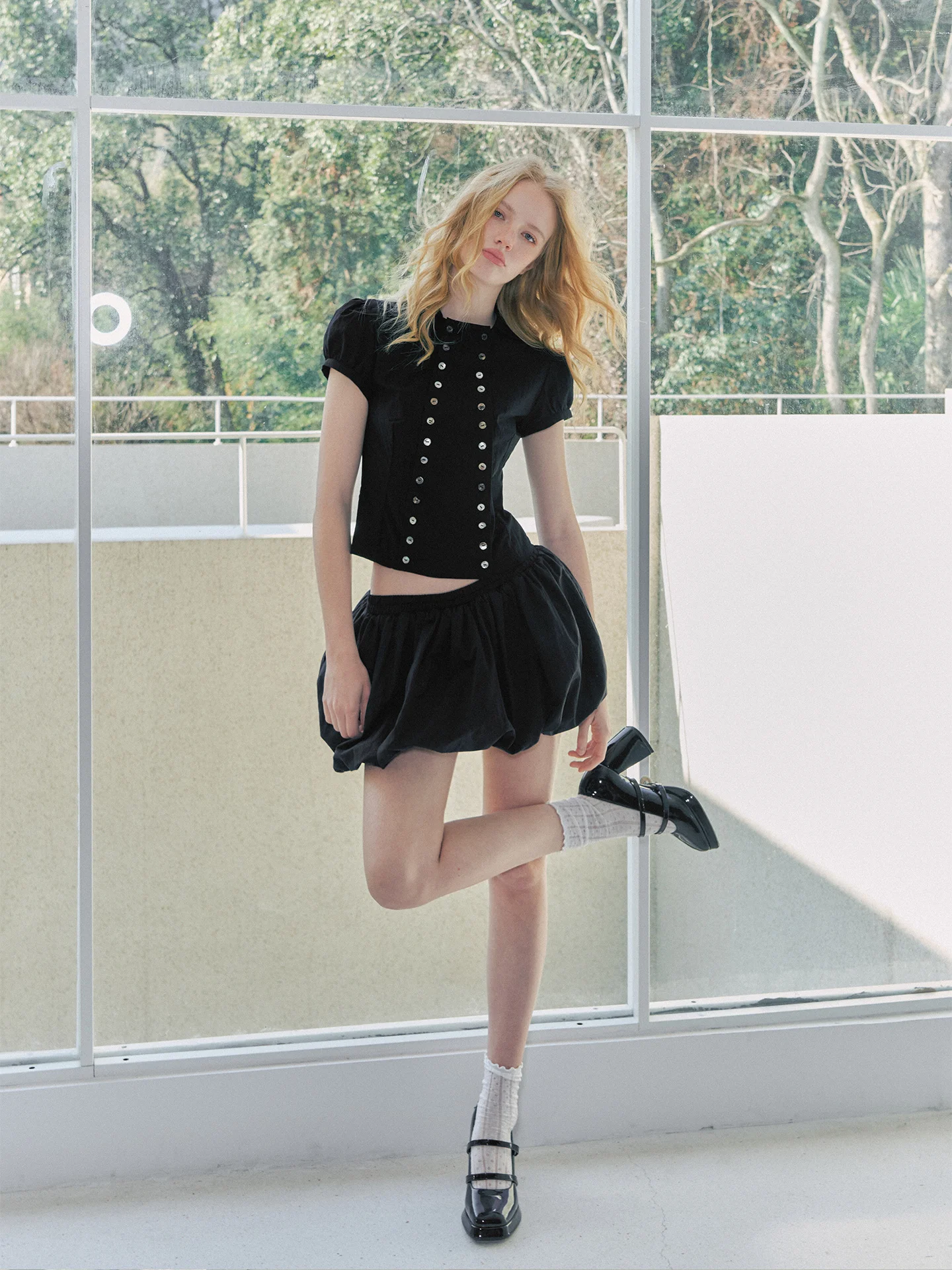 

Оригинальная серия Deleteex adow: Двойная пуговица, рукав-фонарик, укороченный рукав, круглый вырез, серия adow.