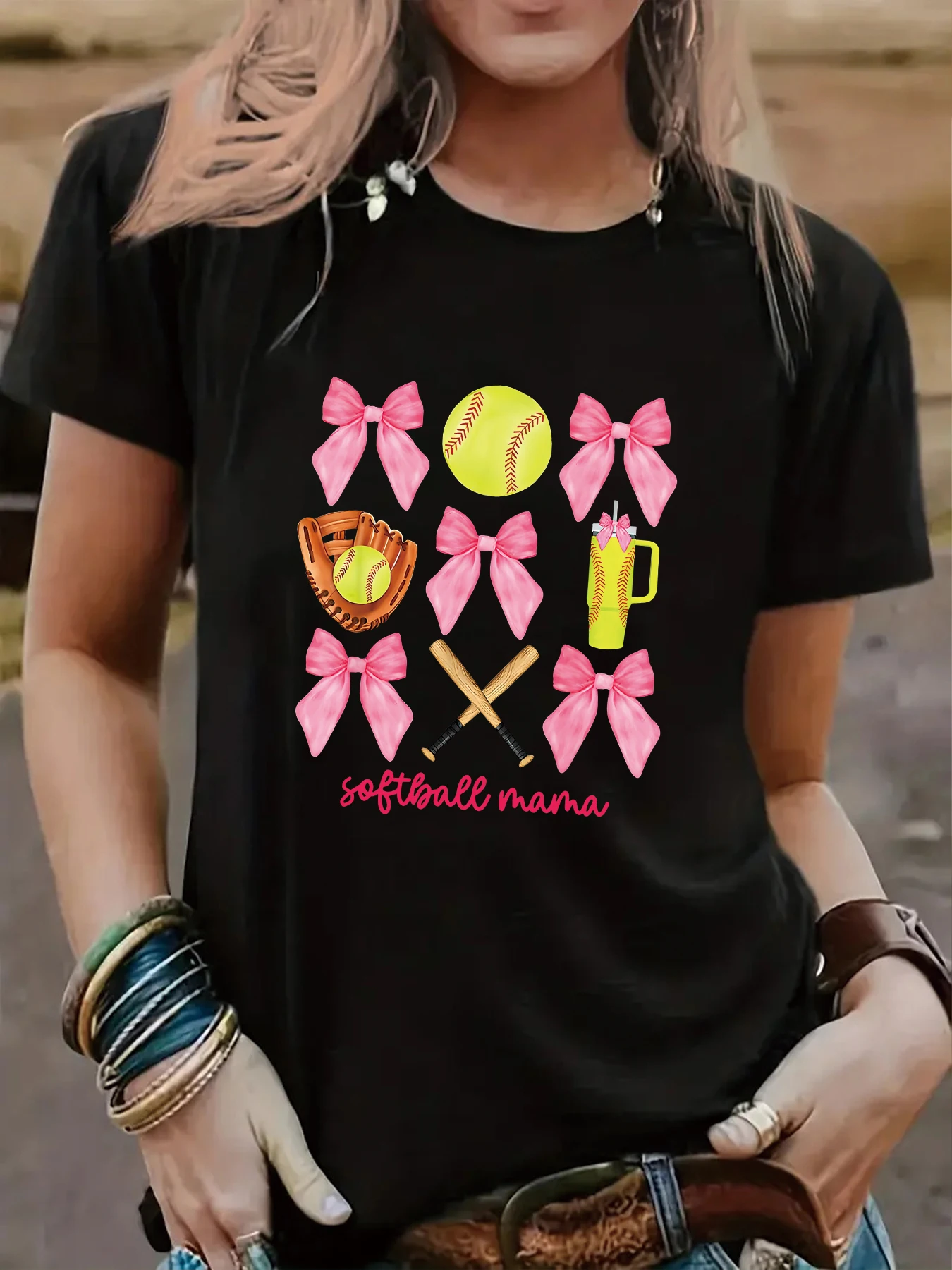 

Лето 2025 г., новая забавная футболка с бантом для софтбола, мягкая бейсбольная футболка с принтом для мамы, топ с круглым вырезом и короткими рукавами, повседневная одежда, одежда