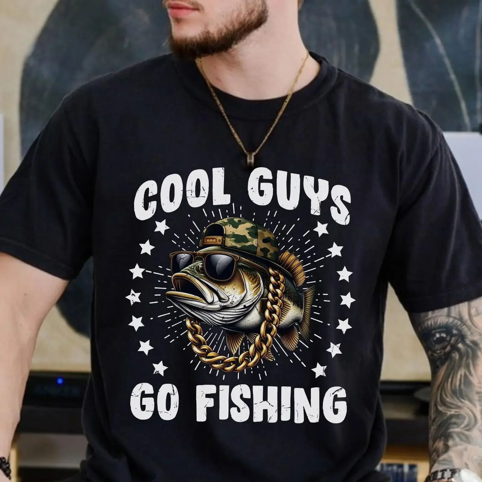 Cool Guys Go Fishing Lustiges Bass-T-Shirt für Herren, Camo-Mütze, Fischmotiv für Fischer, Vatertag, lässiges Oberteil, Vintage-Stil, gewaschen, bequem
