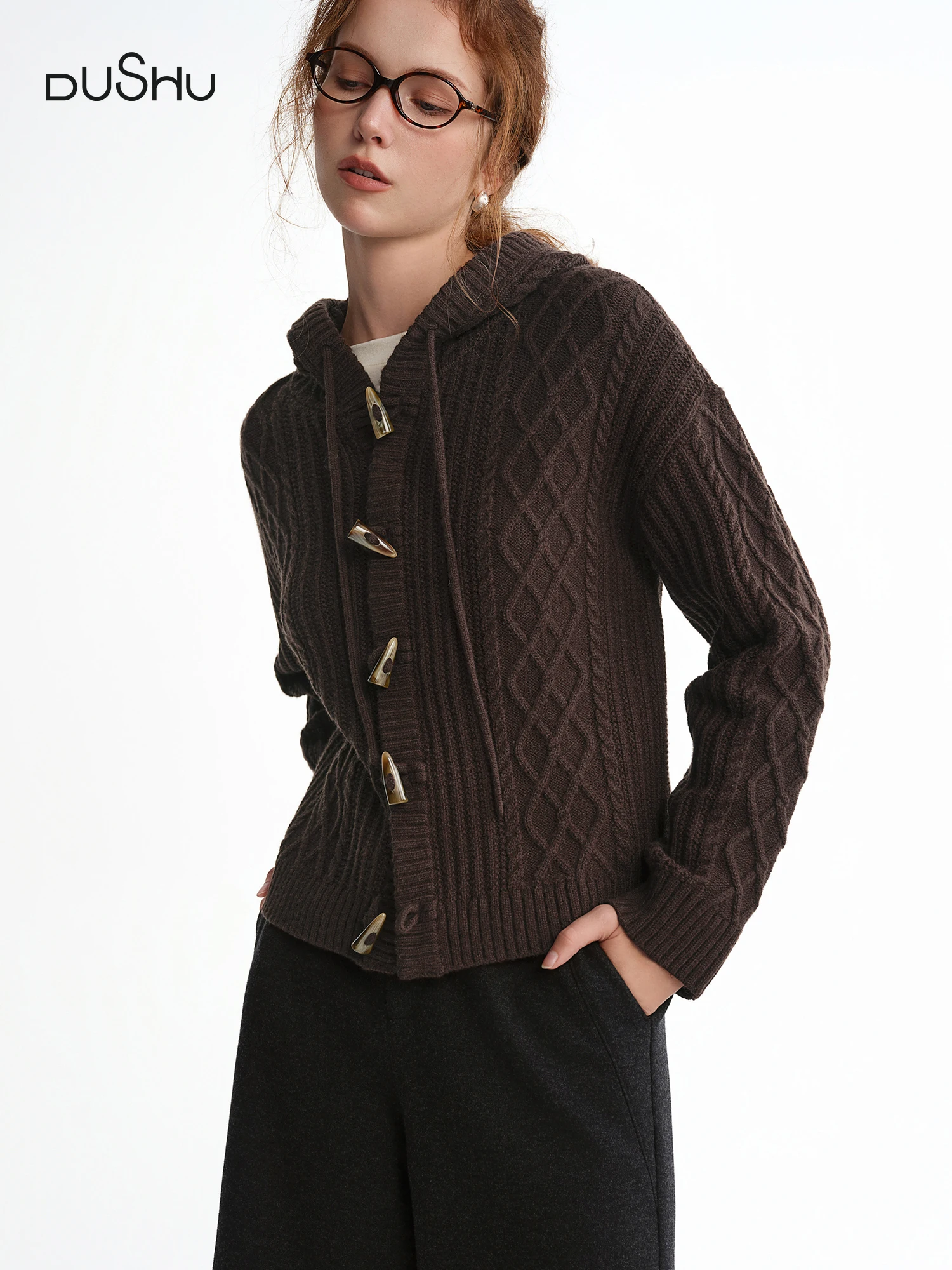 

DUSHU Plus-size Women's Horn-button Hooded Cardigan with A Relaxe Stylish Vibe Versatile and Casual Officelady Outfits