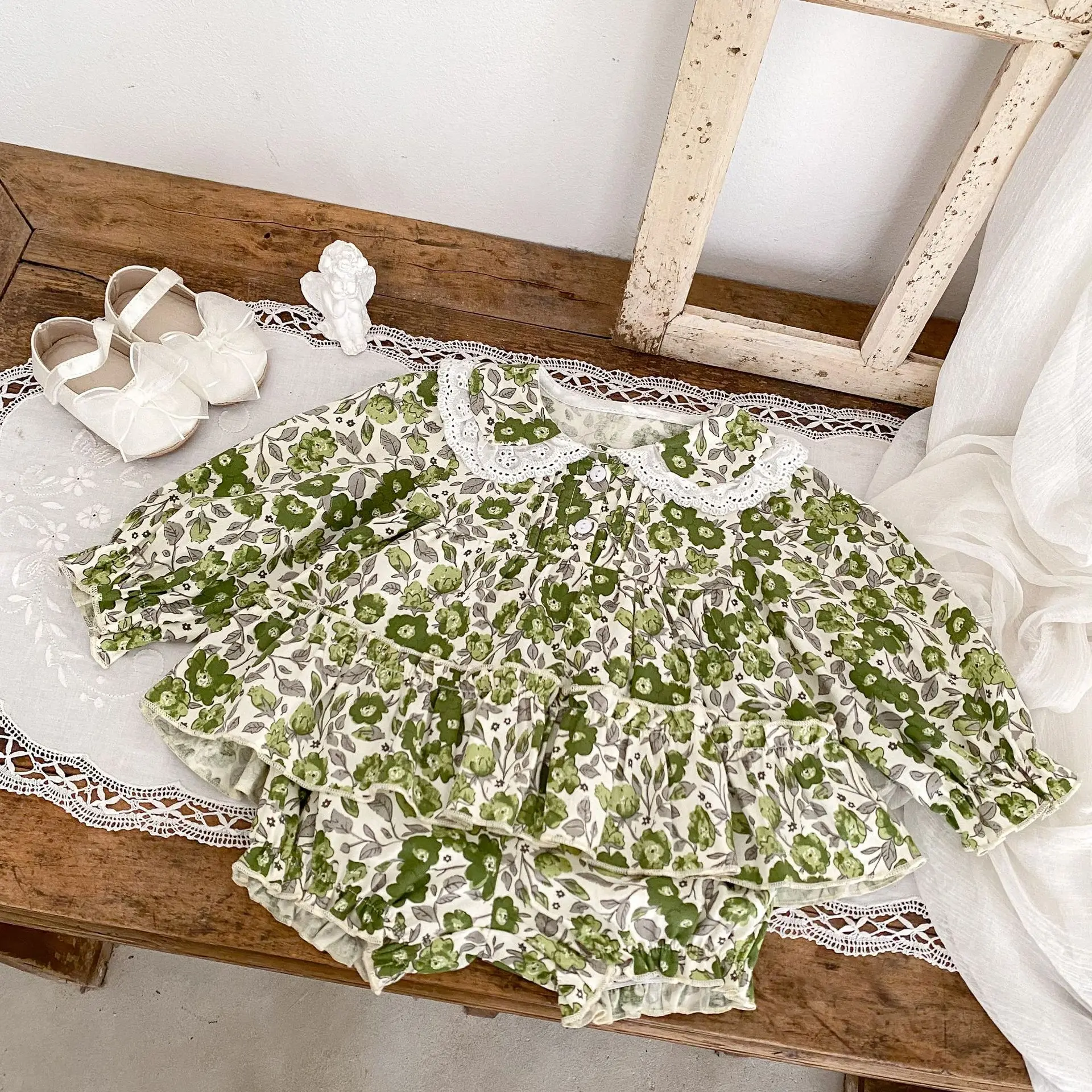 

Осенняя новинка: комплект детской одежды для девочек 0-3 лет, зеленый, с цветочным принтом, в стиле лесной сказки, состоящий из двух предметов — рубашка-блузка с длинным рукавом и шорты.