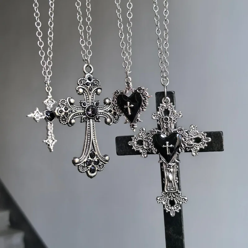 4-teiliges Gothic-Halsketten-Set, schwarze Halskette mit Kristallimitat-Kreuz-Dorn-Herz-Anhänger, dunkler ästhetischer Schmuck – Detail 2