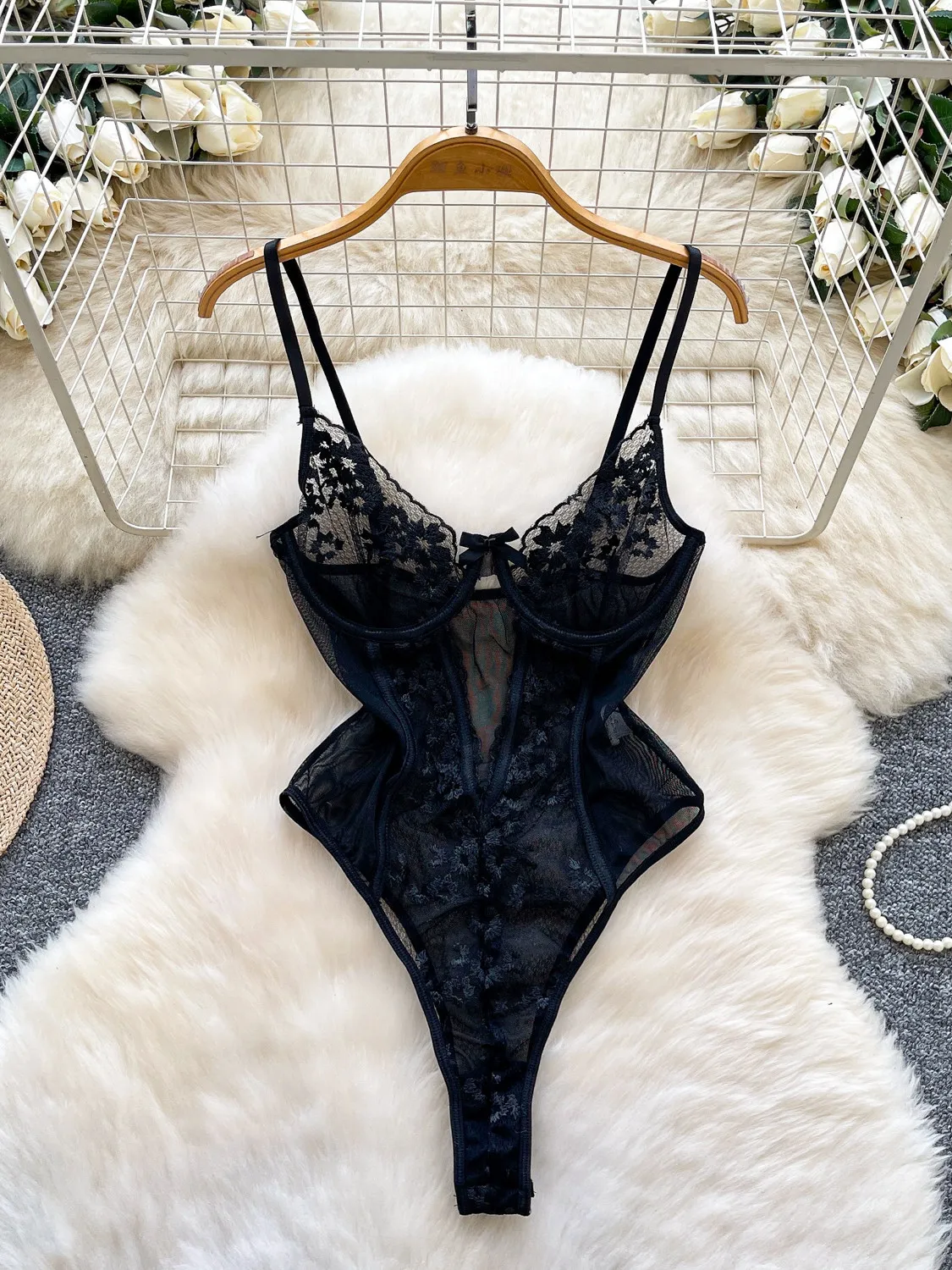 

Сексуальное черное кружевное боди-комбинезон Foamlina с вырезами и бантом, облегающий топ-камизол для вечеринок и клубов