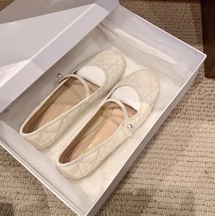 pearl-embellished-flat-bottom-mary-jane-shoes-round-toe-ballet-flats-women's-fashion-single-strap-lightweight-luxury-style