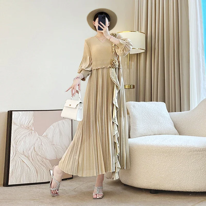 

Miyake Gold Foil Print V-neck Pleated Women's Dress Elastic Slim High-waisted Ruffle Splicing Design 2025 Summer New Clothing