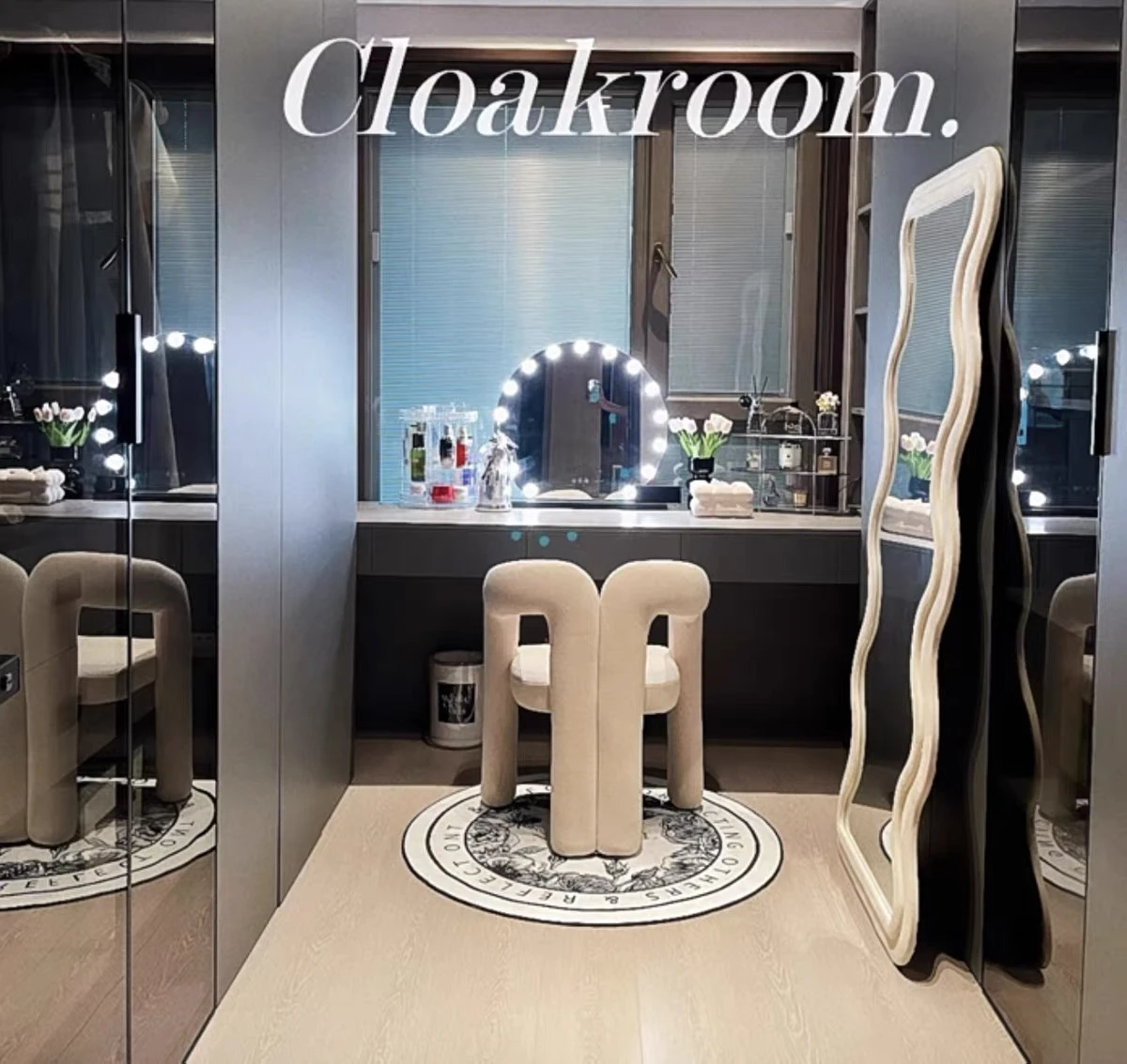 Стул-комод Small Embrace Chair Light Luxury Premium