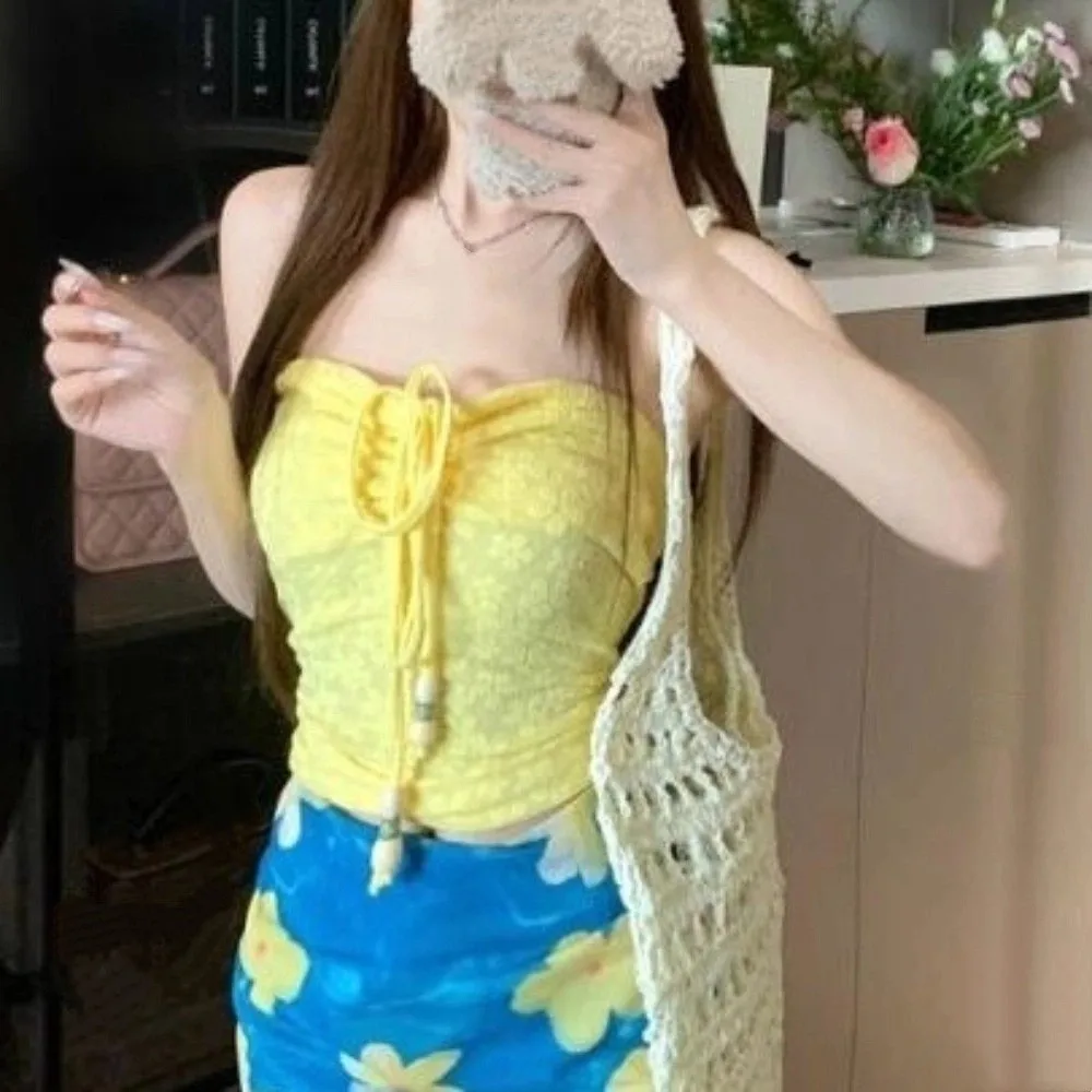 

Korean Y2K Ins Flower Halter Flower Camisole Yellow White Sleeveless Slim Crop Tops Beachwear Casual Suspender Vest Travel