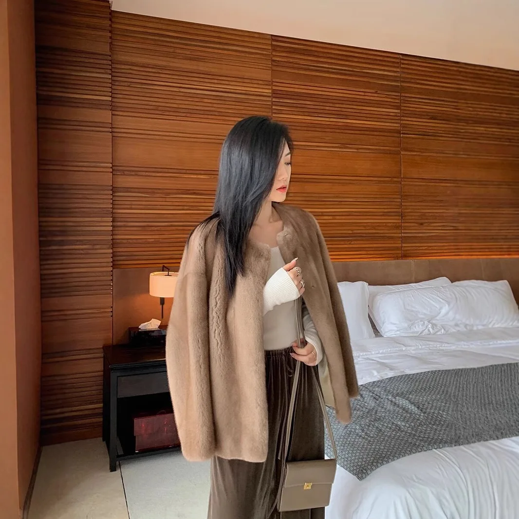 ​ ​ レディースフェイクミンクファーコートラウンドネックショートスタイルイミテーションセーブルジャケットベルベットのような豪華なアウターウェア ​