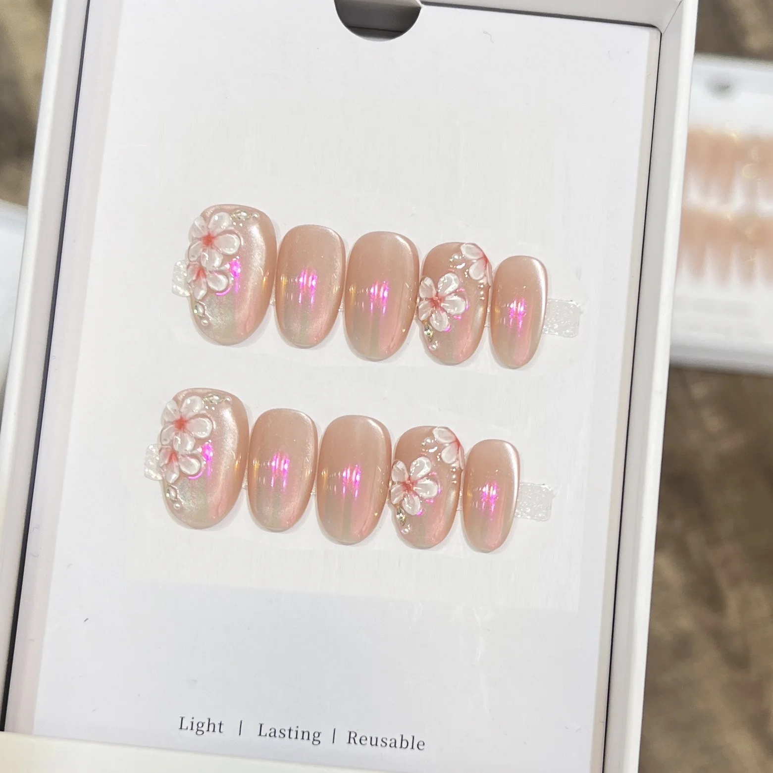 10 قطعة الصحافة اليدوية على الأظافر قصيرة مستديرة القط العين أظافر وهمية نصائح مع الزهور الزرقاء الصفراء يمكن ارتداؤها Ins الحلو الأظافر الكورية كاذبة