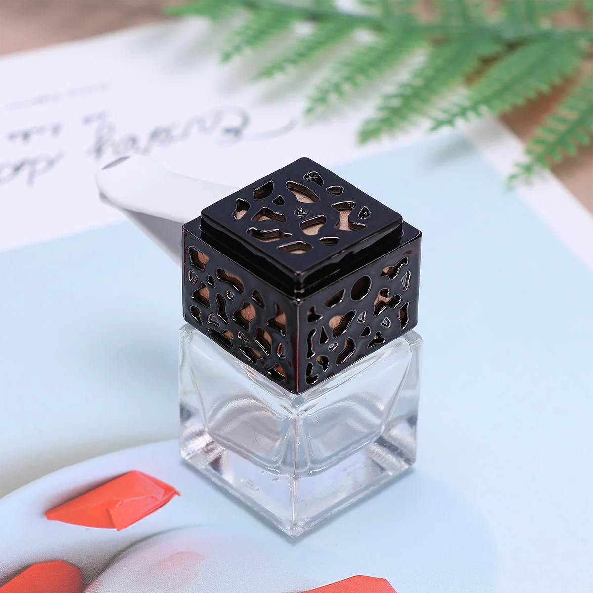 

2Pcs 8Ml Aroma Air Vent Clip Car Freshener Dispenser Rotate 360 Degrees for Auto Interior Decoration Natural Scent Diffusion