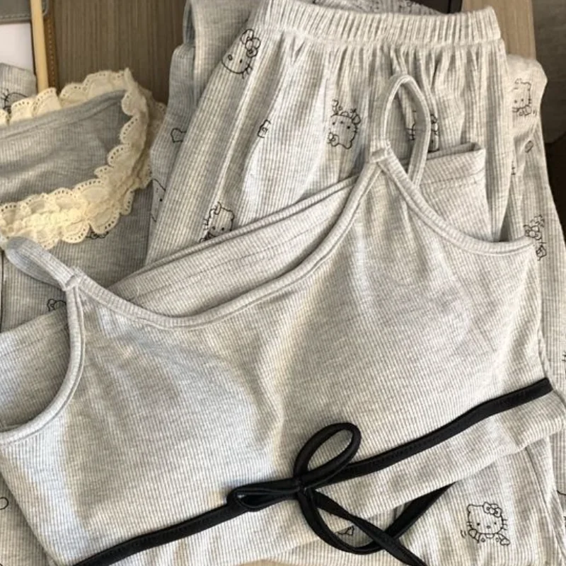 Sanrio süßer Pyjama, Hello Kitty-Pyjama, süß, süß, mit Brustpolster, langen Ärmeln, Mädchen-Frühlings- und Herbst-Stil, Heimkleidungsset