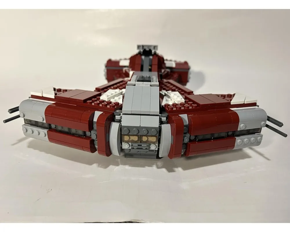 star movie Shuttle Vehicle building blocks: A sci-fi vehicle with a streamlined body in red and gray contrasting colors