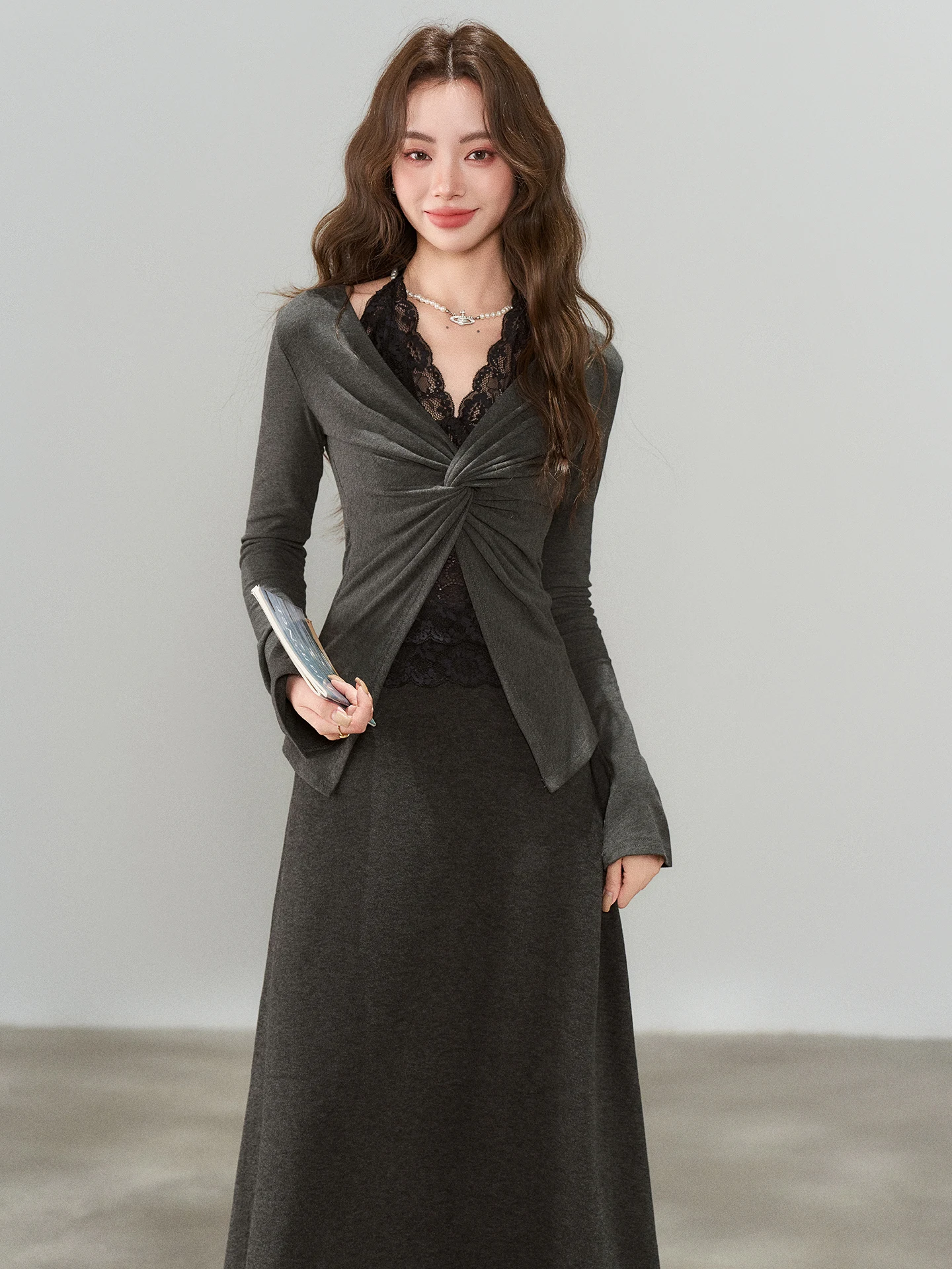 

Early Spring Lace Knitted Slim Fit Set Unique Style V-Neck Top with High Waist Skirt Fashionable Casual Women's Ensemble