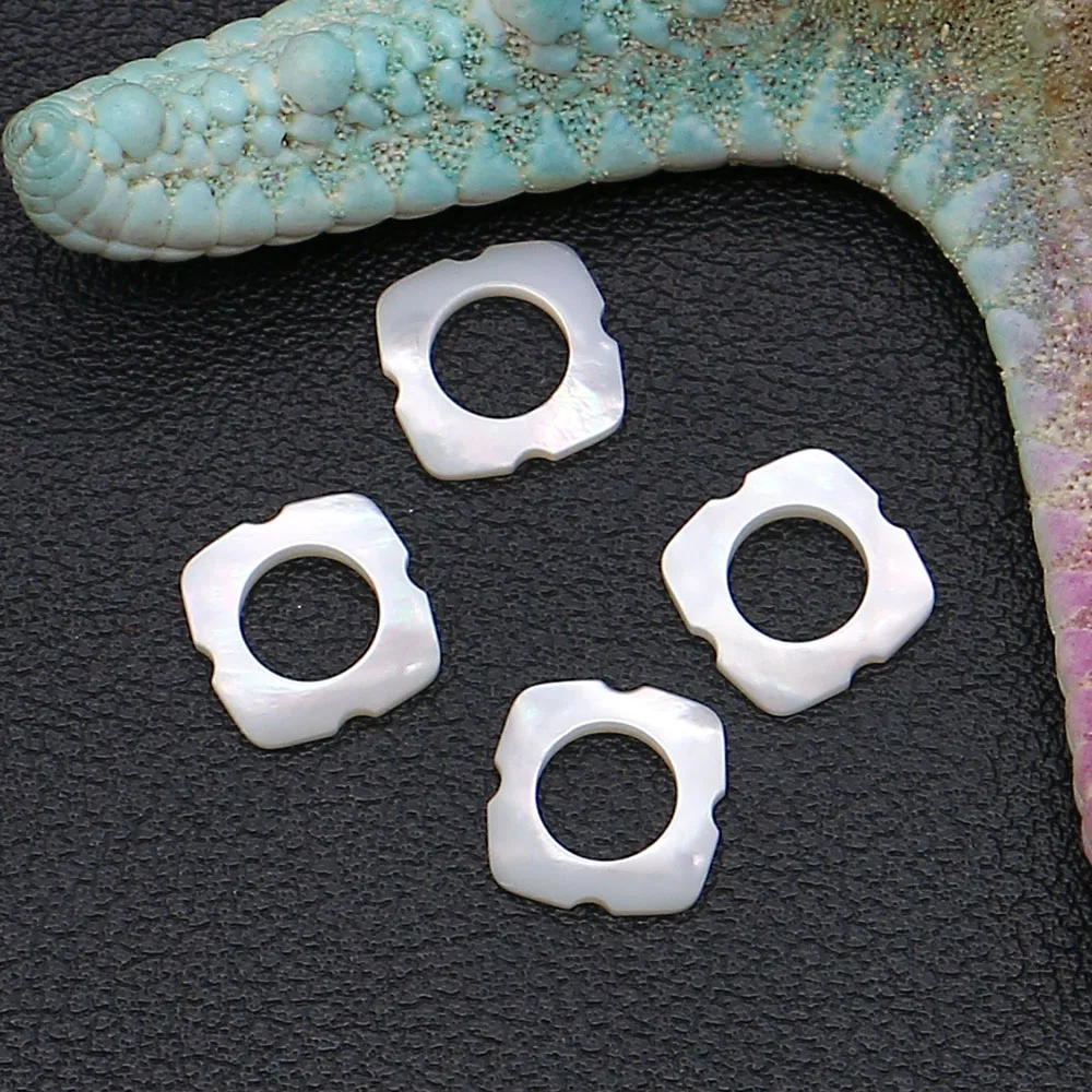 10x10 مللي متر مربع مياه البحر الطبيعية الأبيض قذيفة كبيرة حفرة الخرز شقة مصقول قلادة بسيطة القرط صنع المجوهرات الإكسسوارات 2 قطعة