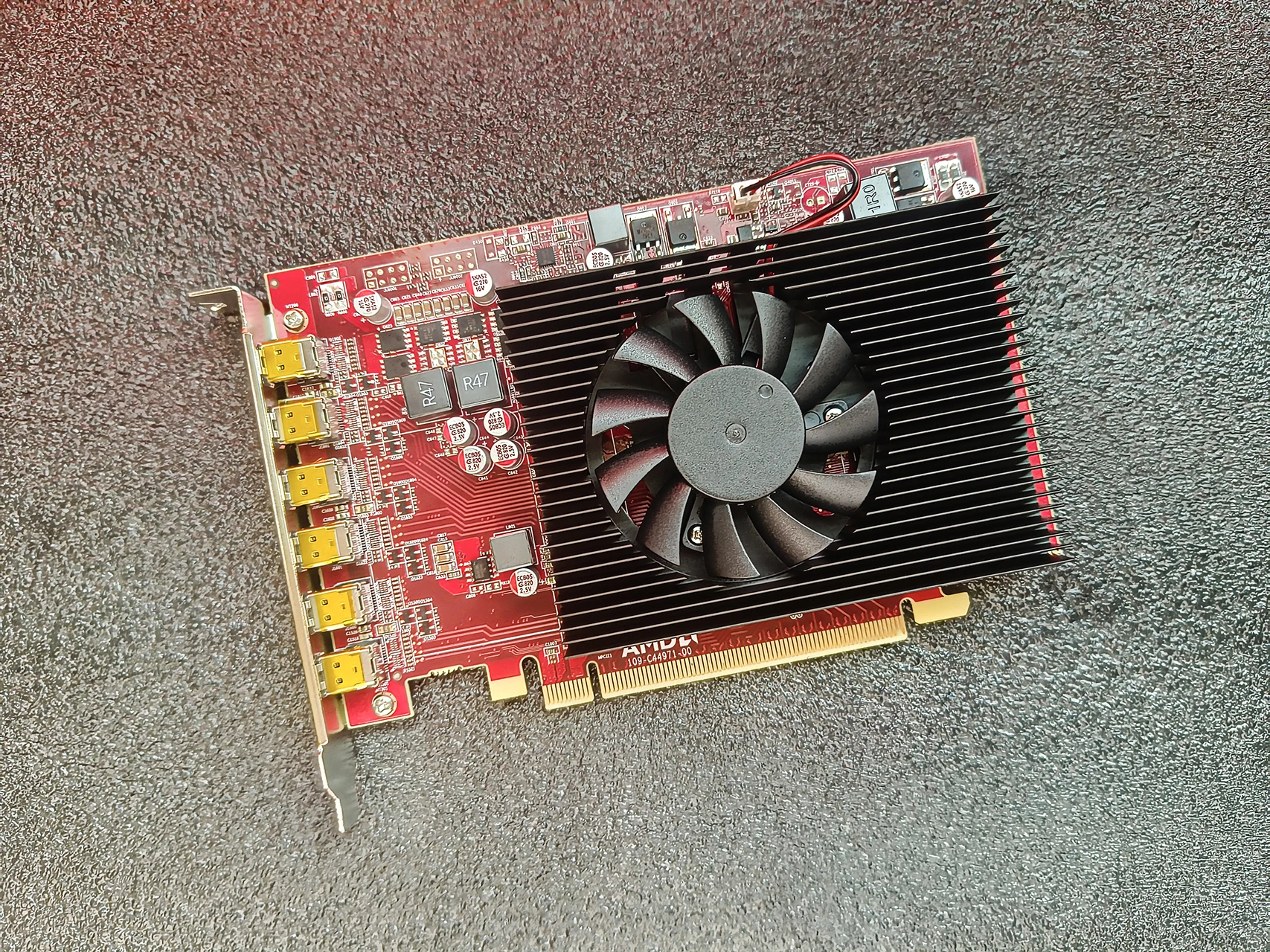 For AMD R7 350 4G 6 × minidp interface professionally customized 6-screen graphics card, can support 4K