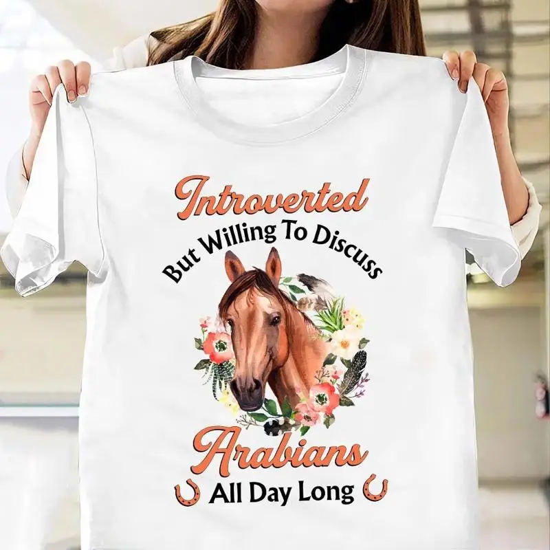 Caballo introvertido pero saliendo para discutir los árabes durante todo el día NNAY0107006Y L... Camiseta