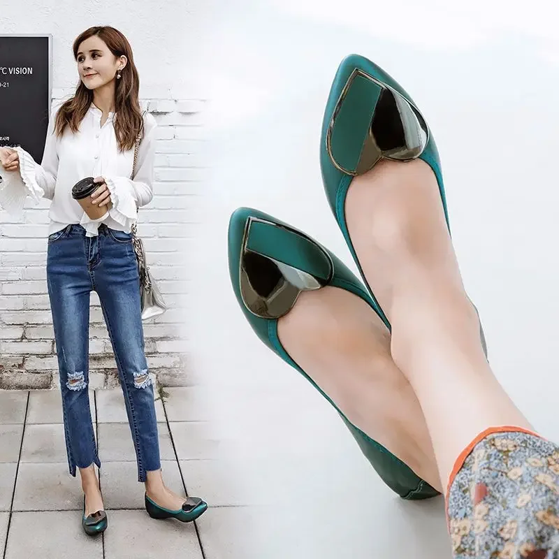 Luxury Shoes Women Flats Casual Boat Shoes Fashion Loafers Metal Decoration Pointed Low-cut Slip-on Ladies Shoes Plus Size Woman