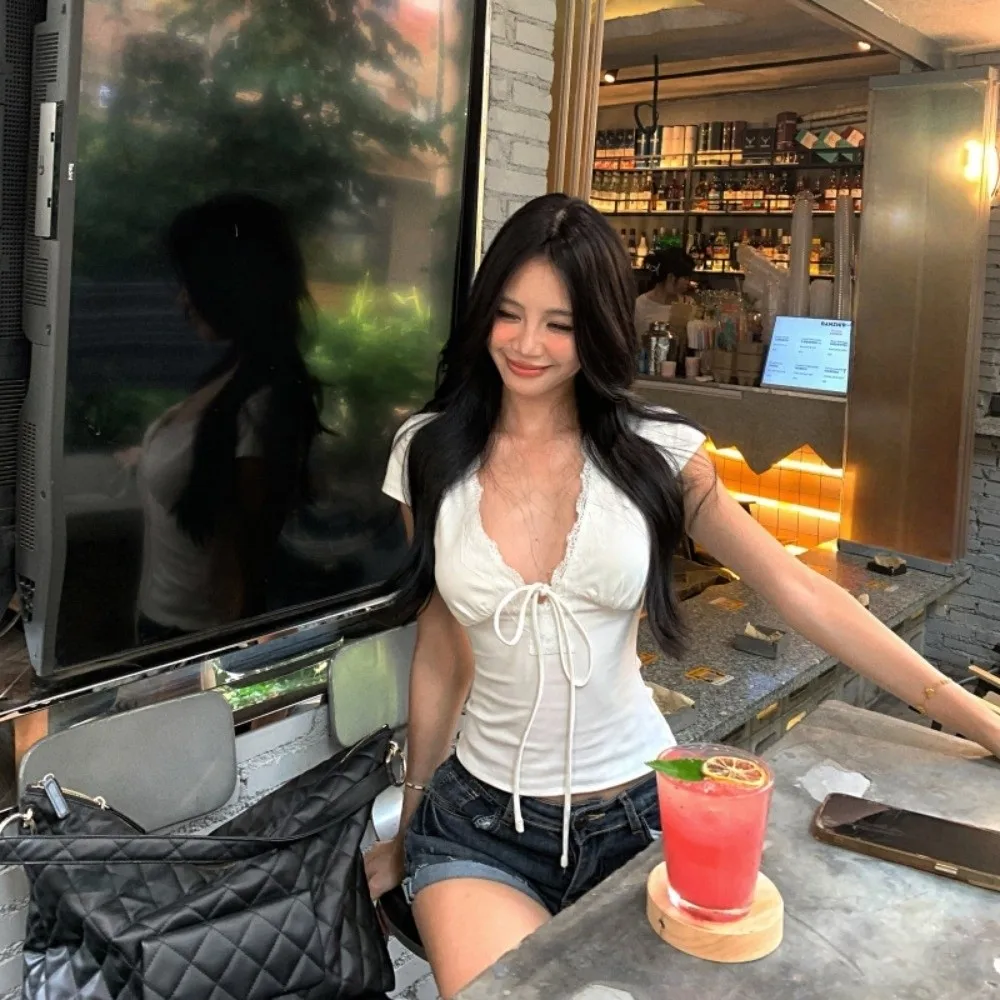 

Элегантный укороченный топ с V-образным вырезом, коротким рукавом и кружевной отделкой, эластичная майка-камизол для уличной моды