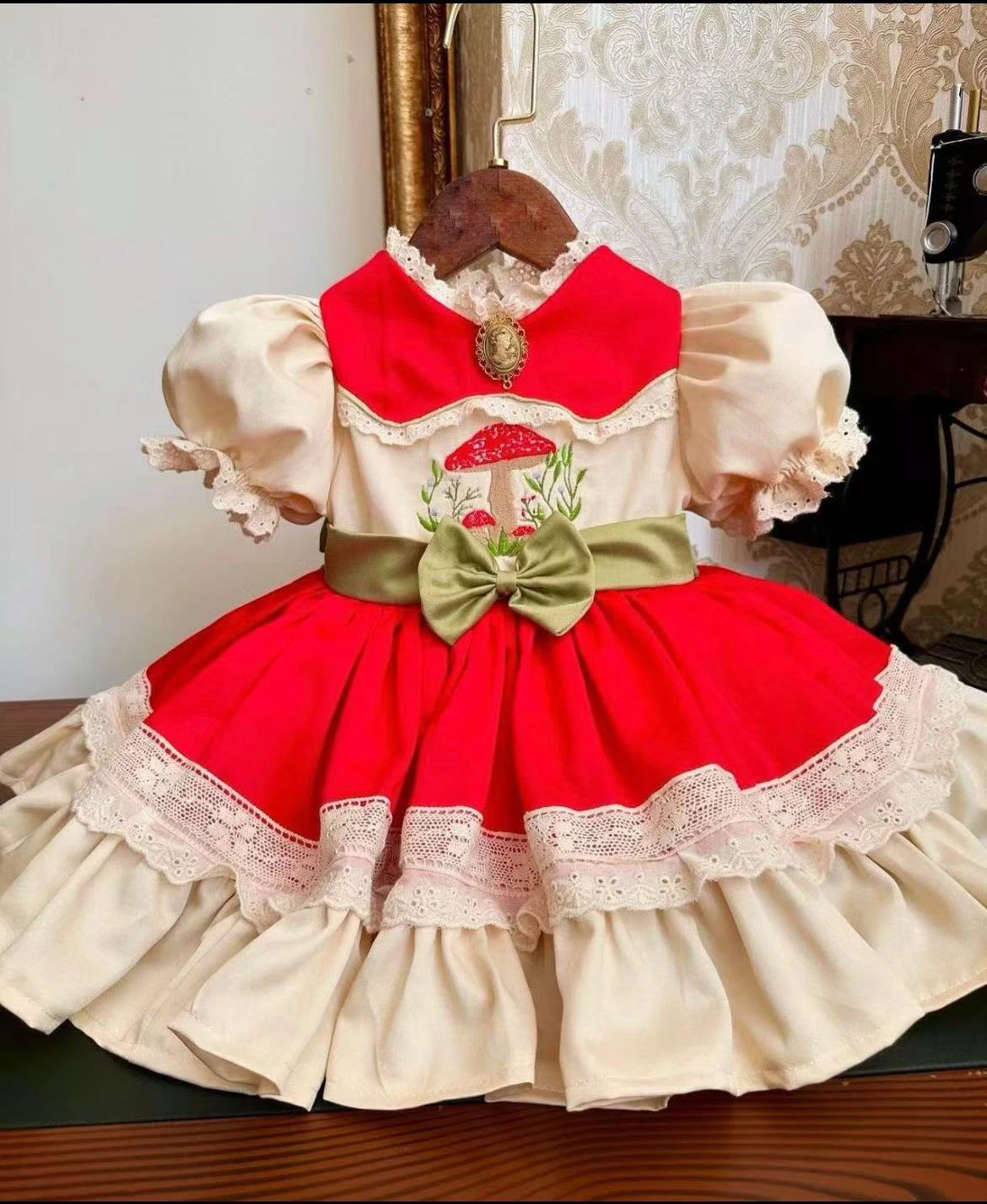 

0-12Y Baby Girl Red Mushroom Embroidery Vintage Princess Dress for Holiday Photography Christmas B112
