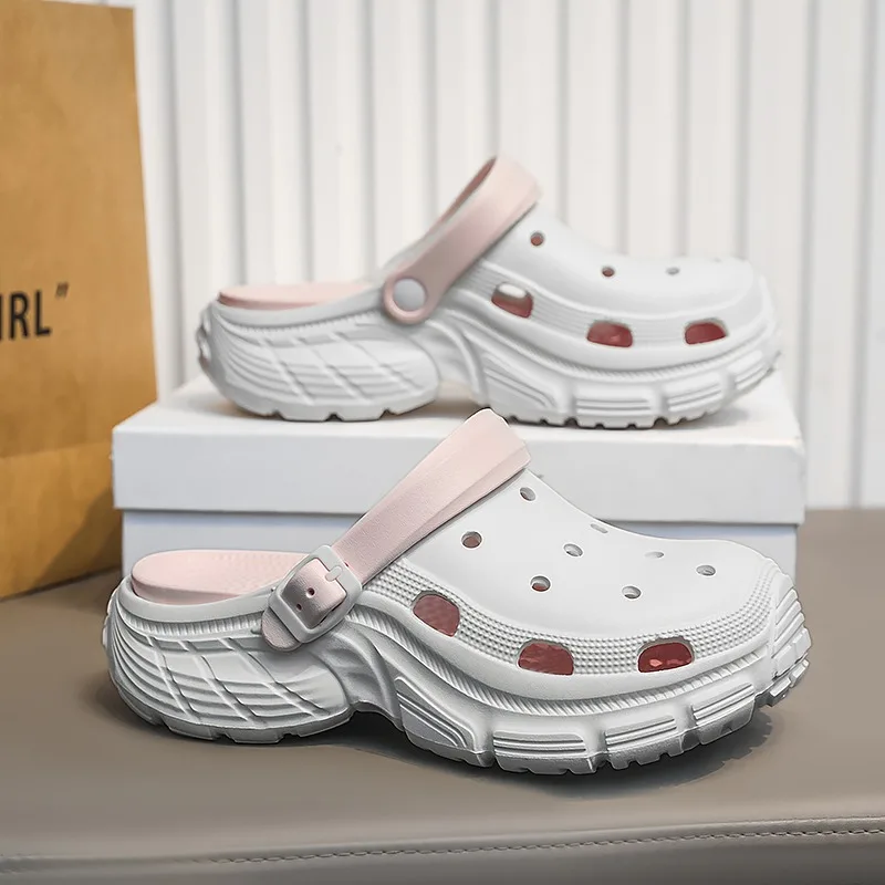 

2026 New Quality Women Hole Shoes Summer Non-Slip Outdoor Sandals Closed Toe Shit Feeling Beach Slipper Thick Bottom Soft Bottom