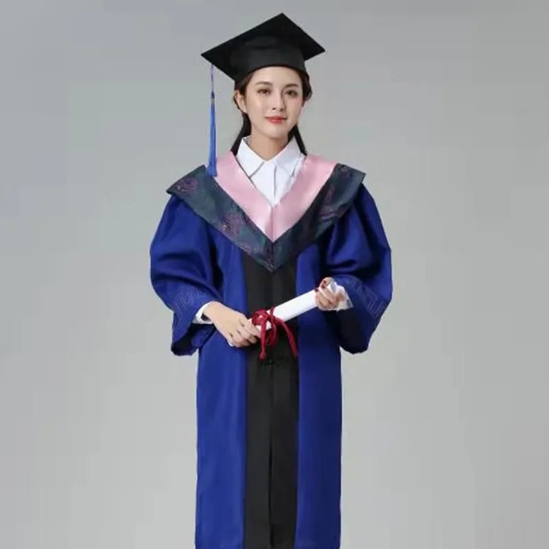 Abito da laurea del grado del maestro dell'Università Abito da maestro blu Abito accademico per le scienze d'arte